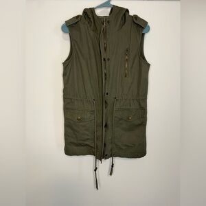 Zenana outfitters zip up hooded vest green small
